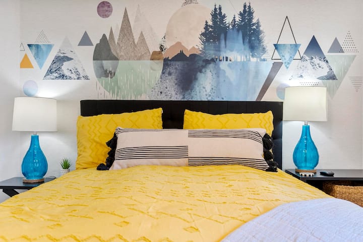 Bračni krevet (160x200) na katu s prekrasnim pogledom i elegantnim dekorom