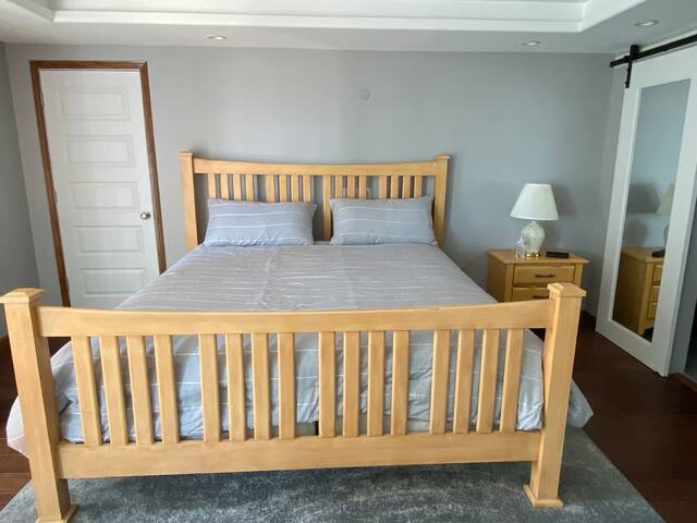 In the heart of Downtown With a spectacular view ! gallery image 5