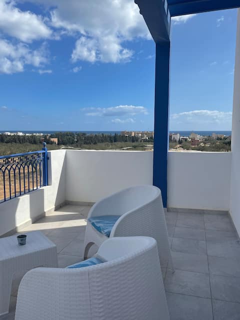 Spacious apartment beautiful sea view in chott Mariam