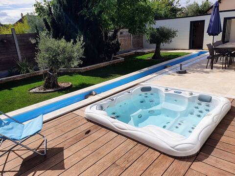 Large fully renovated house with hot tub