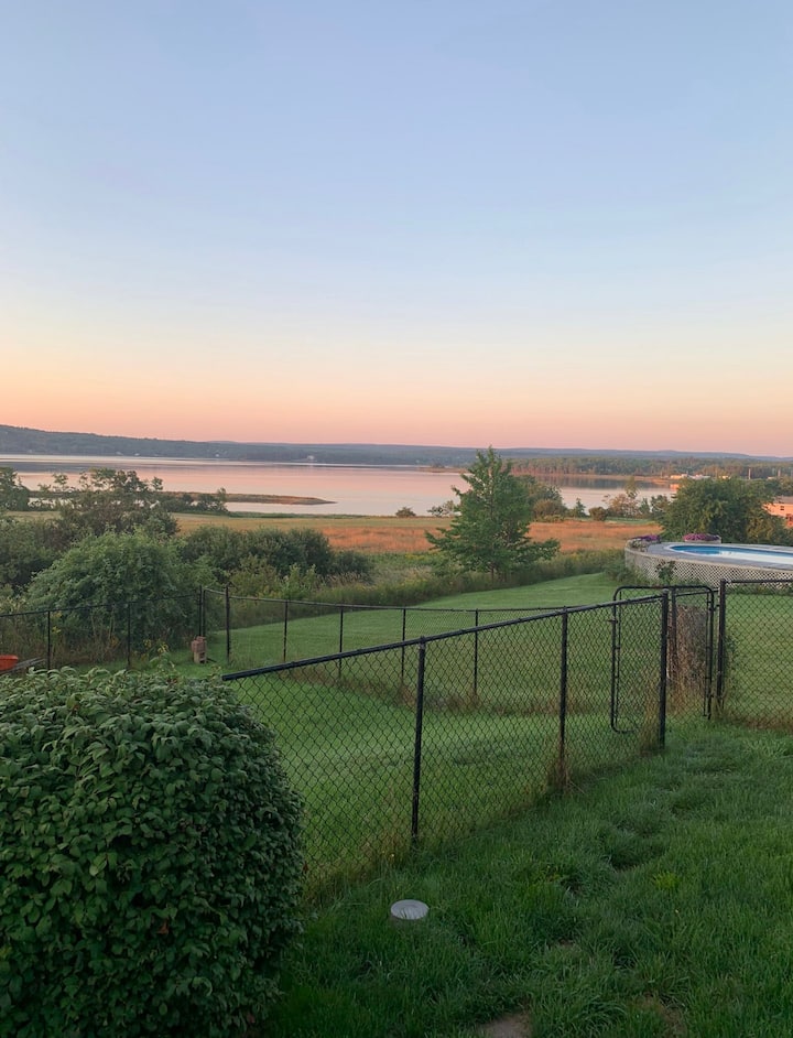 Large Apartment /Oceanview Cabot Trail, NFLD Ferry Guest suites for