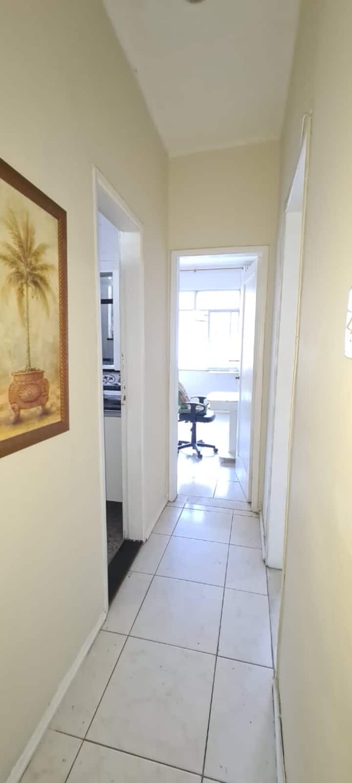 Sallë për dhoma gjumi dhe një banjë sociale.