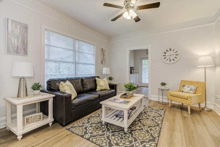 Cottage W/ Fully Fenced In Yard • Great Location - Lakeland, FL