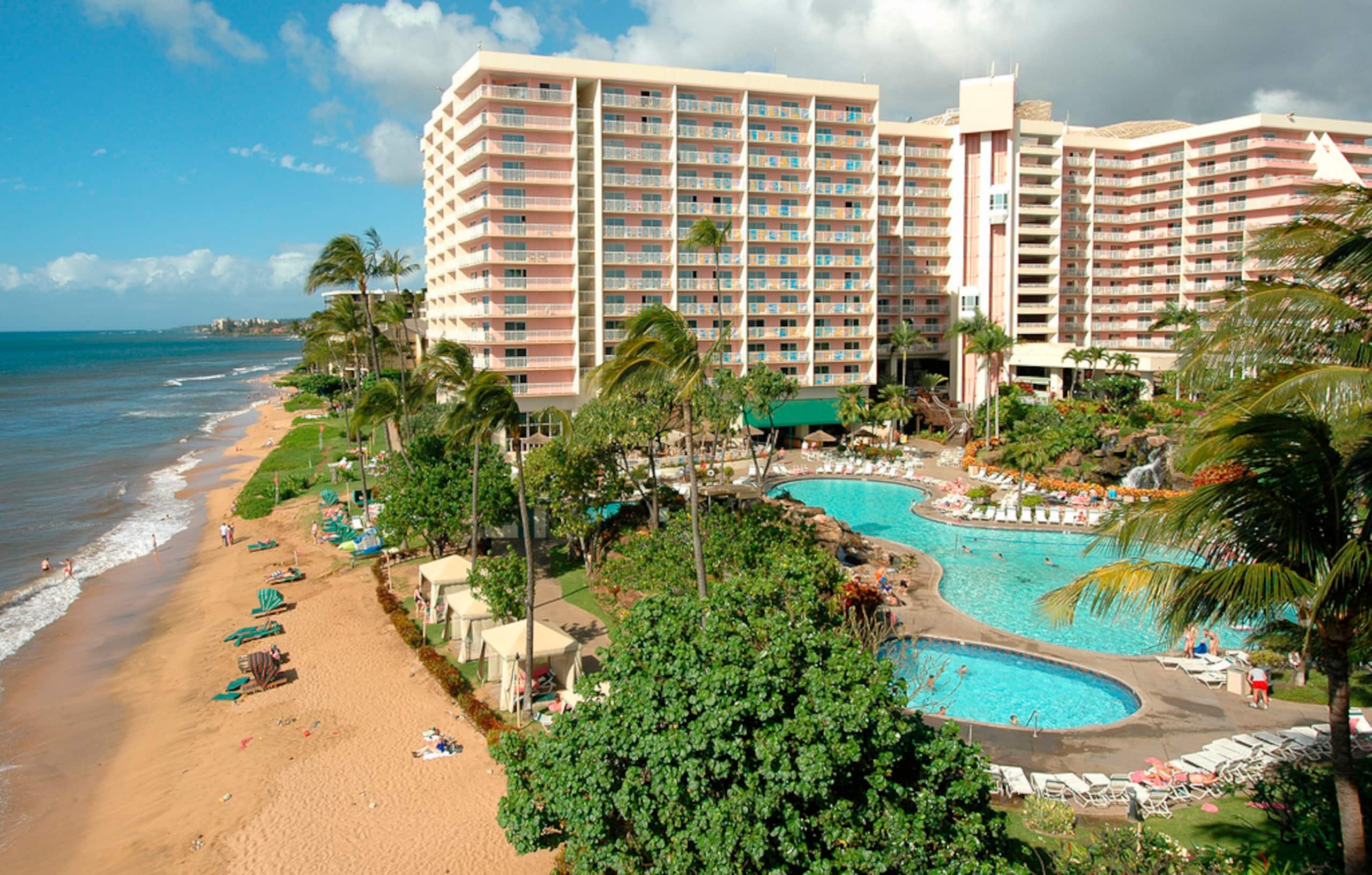 Condo in Lahaina · ★4.95 · 1 bedroom · 2 beds · 1 private bath - Image 4