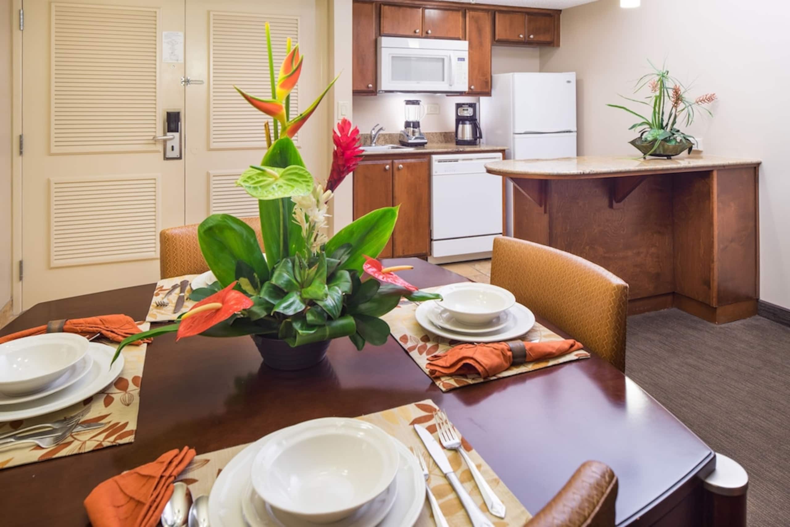 Condo in Lahaina · ★4.95 · 1 bedroom · 2 beds · 1 private bath - Image 12