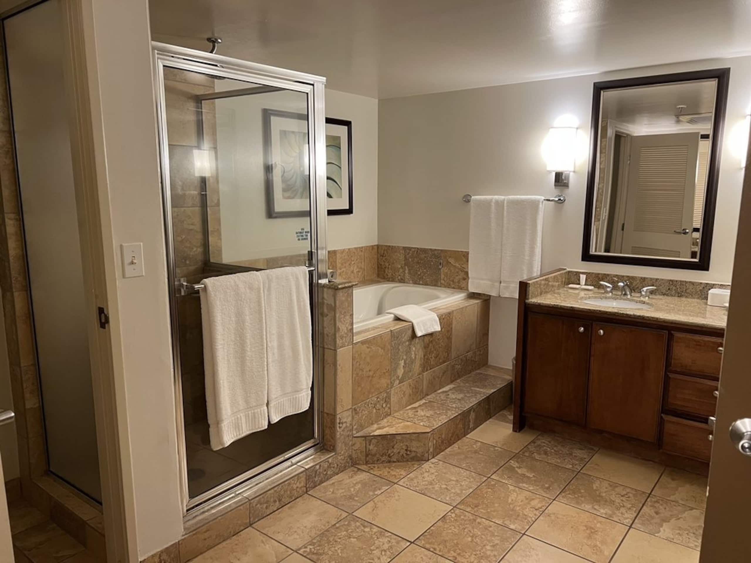 Condo in Lahaina · ★4.95 · 1 bedroom · 2 beds · 1 private bath - Image 14