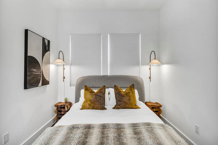 غرفة خاصة

>سرير بحجم كبير
> خزانة خاصة
> تلفزيون ذكي 