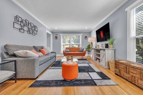 Modern Luxury w/ Pool Table 3BR|5BD Sleeps 10