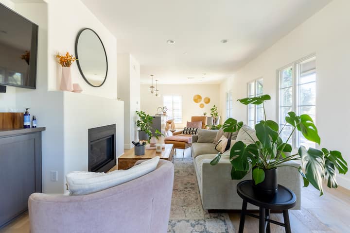 Bright Furnished Downtown Slo Condo | Monthly Stay - Avila Beach, CA