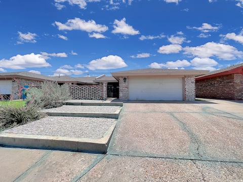 The Oil House 3 bedroom 2 bath great location!