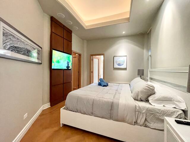 GROUP LUX in Old Town/Gold Coast (+private roof) gallery image 5