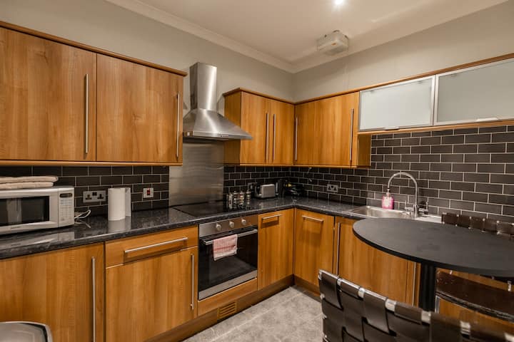 2bedroom apartment within walking distance to city