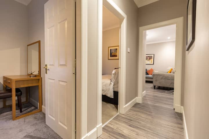 2bedroom apartment within walking distance to city