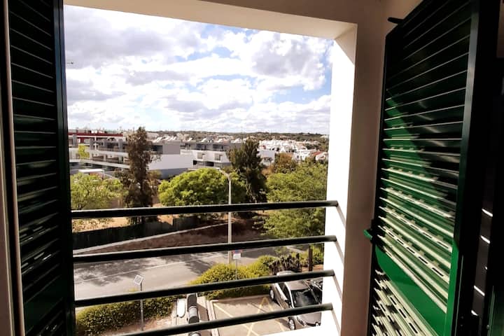 Изглед към стаята с единични легла 