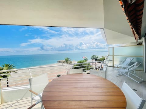 Airbnb performant: 3-room beachfront apartment à Cagnes Sur Mer