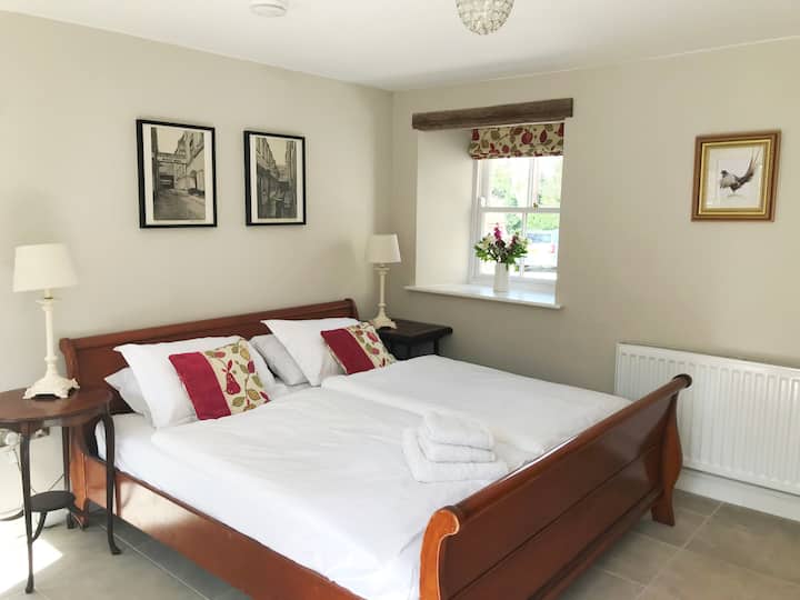The Cart Shed. A Cosy Bedroom And En-suite. - 몰턴