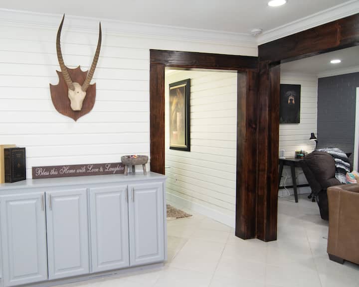 Beautiful Cottage Style 3 Bedroom Home - Baton Rouge, LA