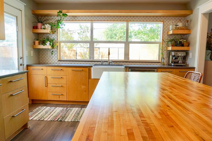 Hidden Gem w/Pool, Spa & Outdoor Kitchen gallery image 5