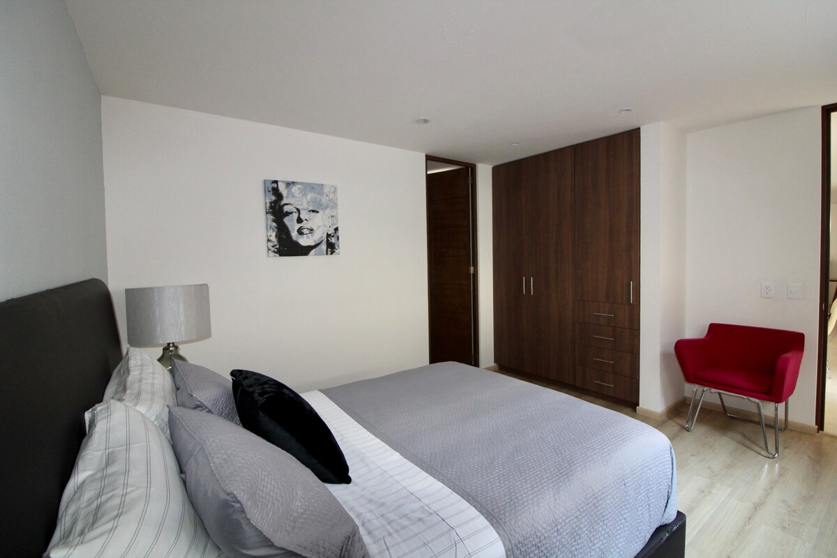 Dhoma kryesore e gjumit me krevat dopio "queen"