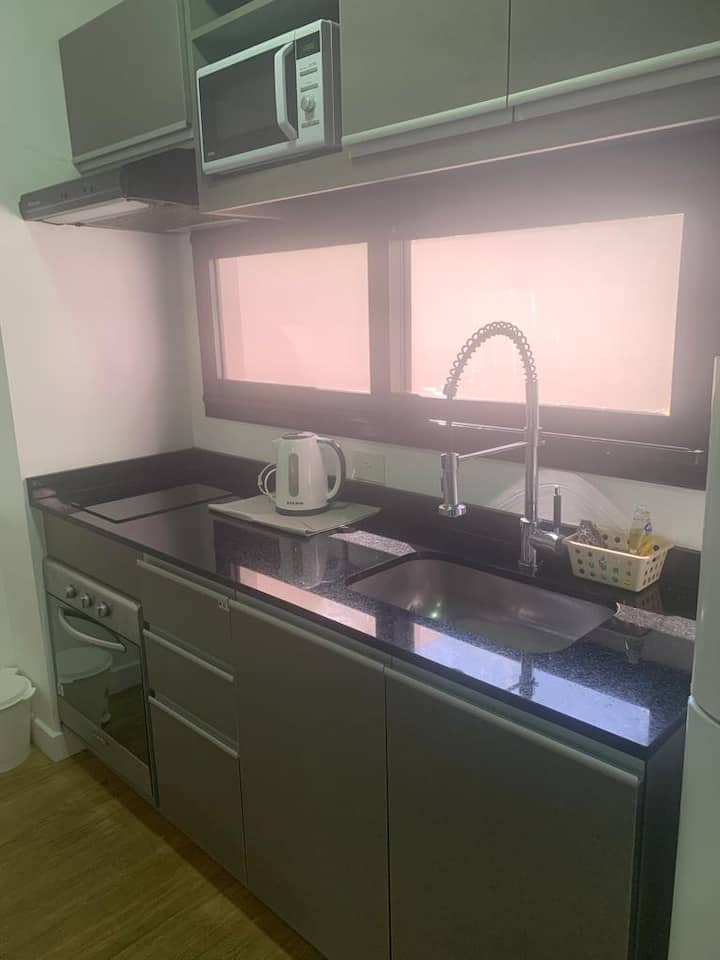 Kitnet com terraço e área de churrasco em Palermo