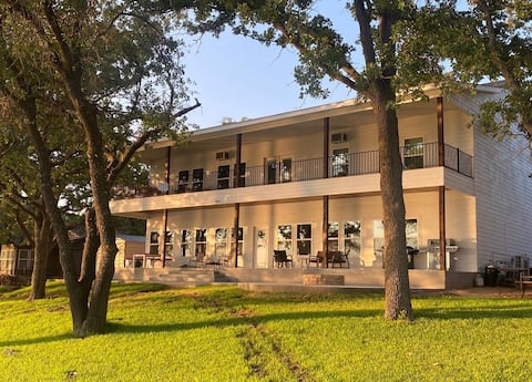 The Cabin at Lake Leon Lakefront Home Sleeps 16+