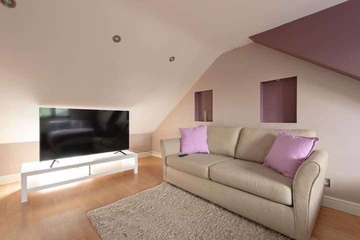 Large 6 Bed With 9 Separate Beds 3 Baths 4 Toilets - Abbey Wood - London