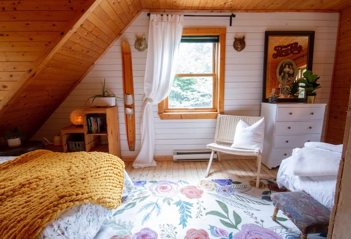 "The Nest" is a cozy bedroom located on the second floor with 2 single beds. Kiddos love this room!