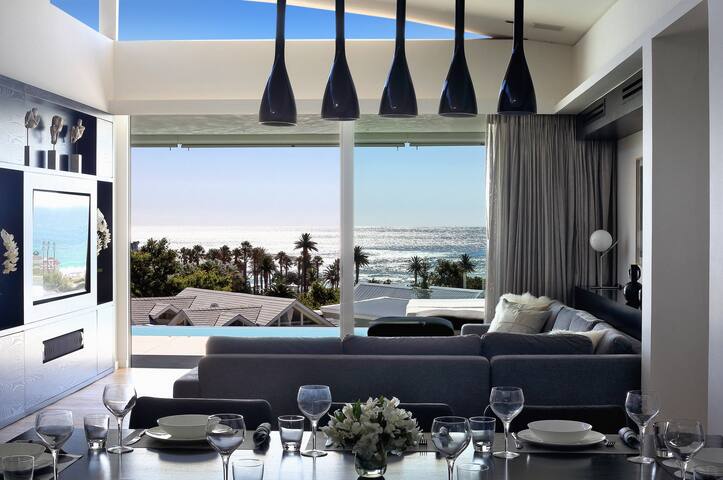 Exquisite serviced apartment overlooking the sea !