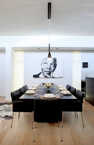 Exquisite serviced apartment overlooking the sea ! gallery image 5