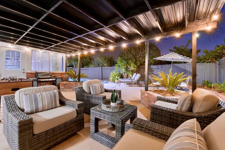 Massive 5BR Resort Style Retreat with Heated Pool gallery image 4