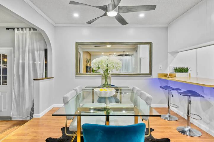 Massive 5BR Resort Style Retreat with Heated Pool gallery image 5