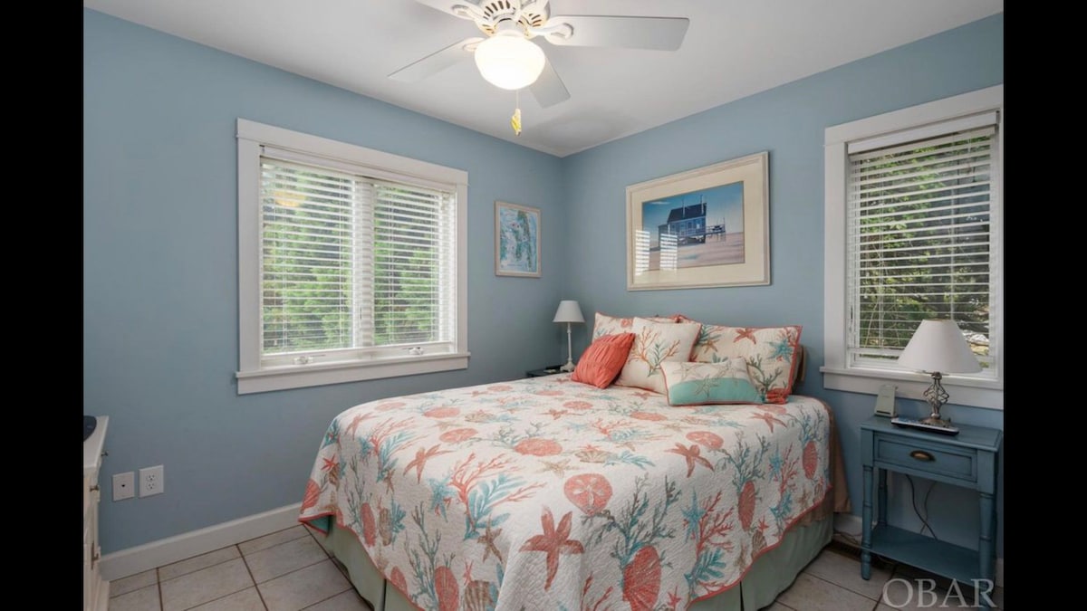 Hiki ndicho chumba pekee cha kulala bila ufikiaji wa moja kwa moja wa staha.