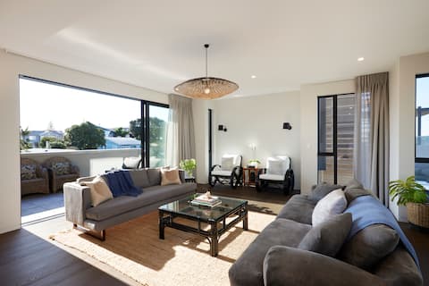 Successful Airbnb property: MOUNT HOUSE-3 bedroom. New. Clean. Beach. Luxury. in Mount Maunganui