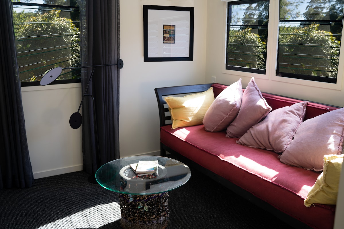 Top Airbnb: Art filled unique retreat in Bangalow