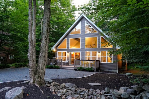 Serenitie Chalet | Modern Poconos Escape w/Firepit