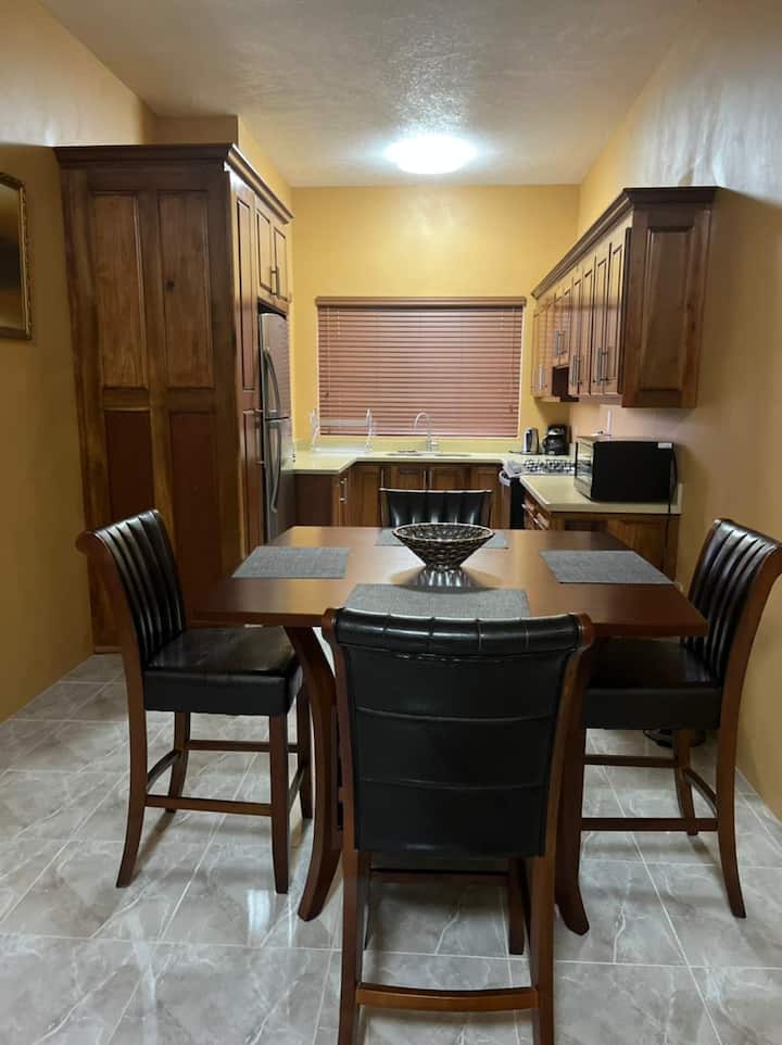 Lovely 2 Bedroom Rental Unit Cozy and Apartments for