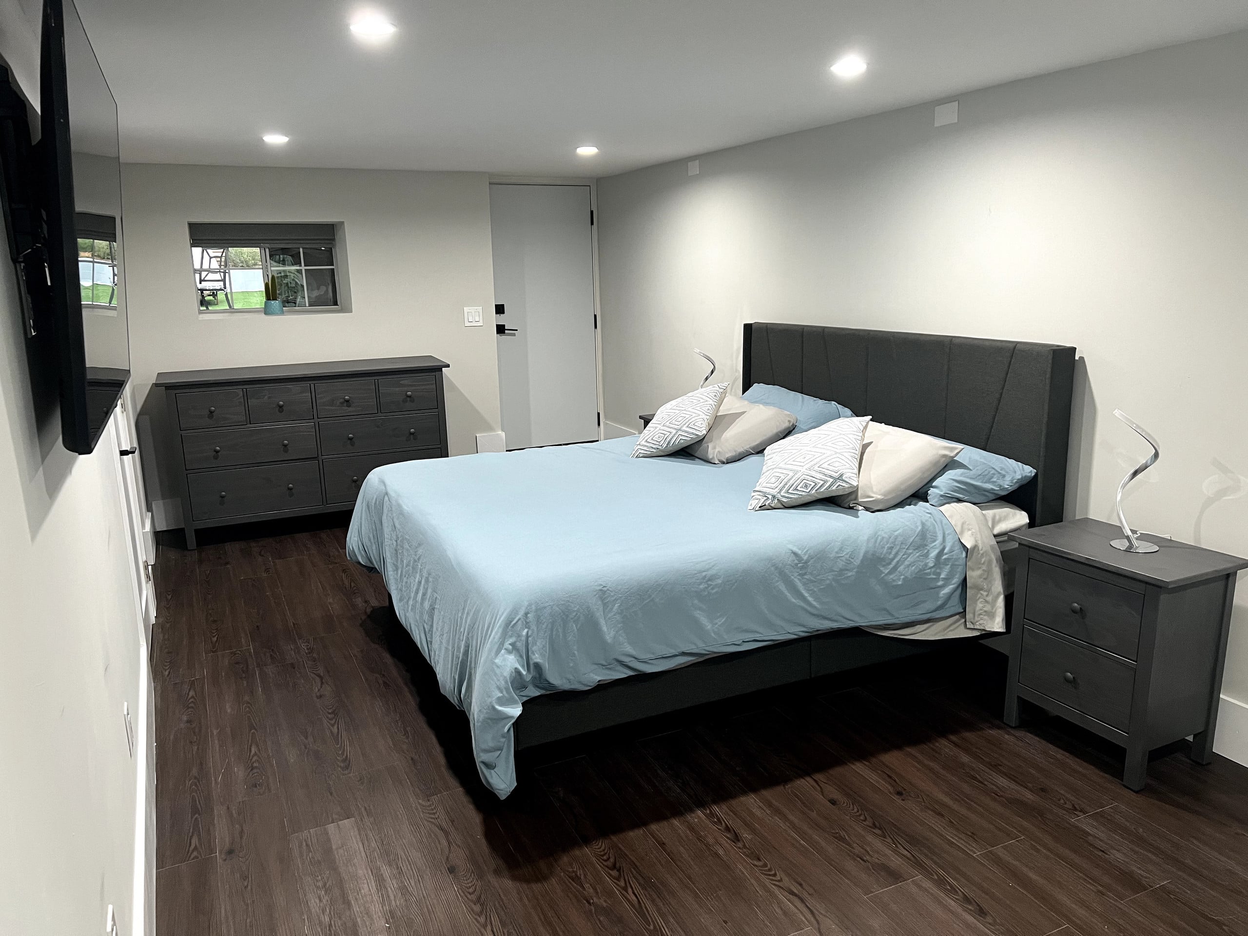Modern Studio in SF with Luxury Backyard - Image 5