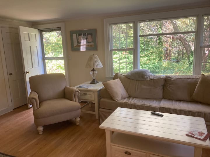 Quiet North Side Beach House - デニス, MA