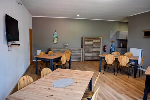 Newly renovated: 11 rooms + large kitchen