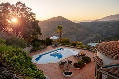 6-Bedroom villa with pool and amazing views