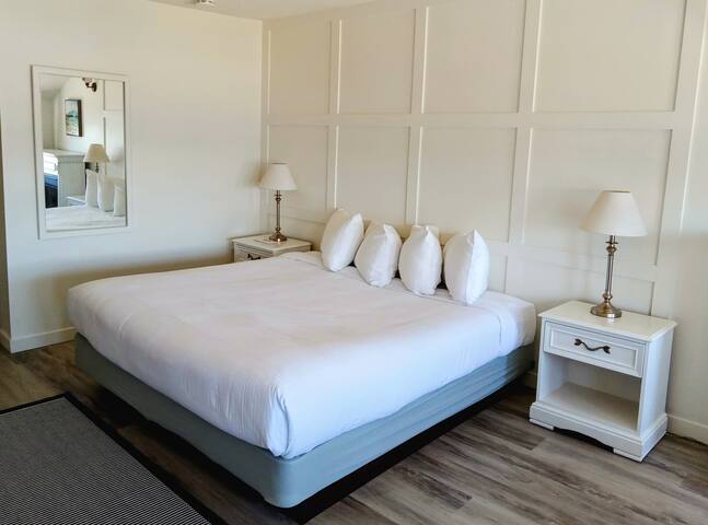 Hotel Wolfe Island managed Airbnb listing 3