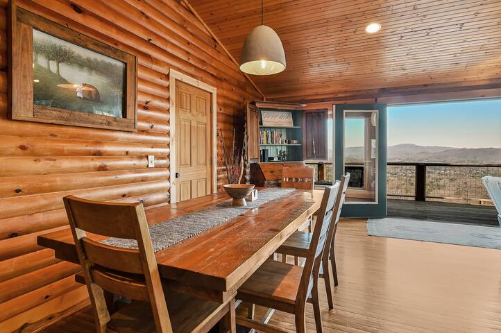 Cozy, Mountaintop Log Cabin w/Epic Views*Hot Tub gallery image 3