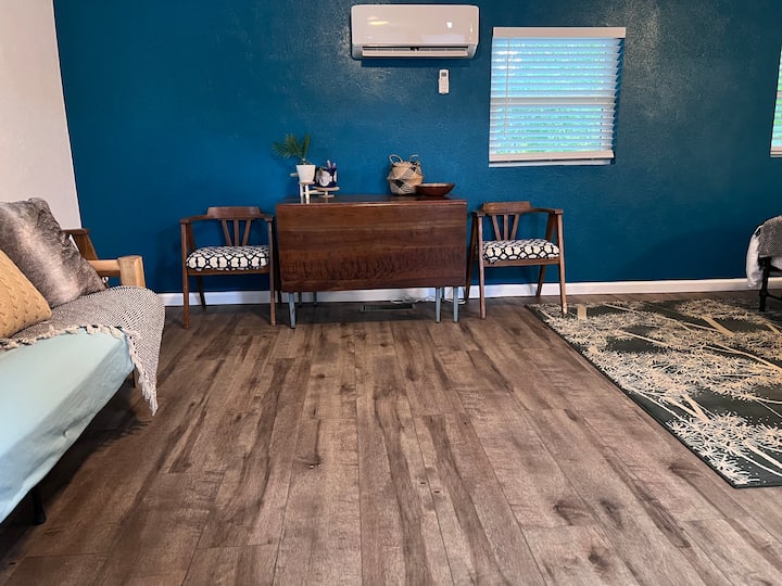 Adorable Guesthouse Loft With Free Parking - Dallas, TX