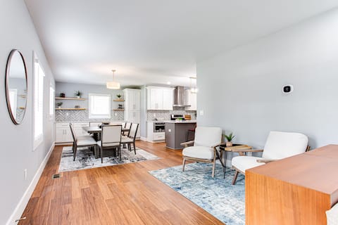 Popular Airbnb listing: Peaceful Downtown with Massage Couch & Movie Room in Candler Mc Afee