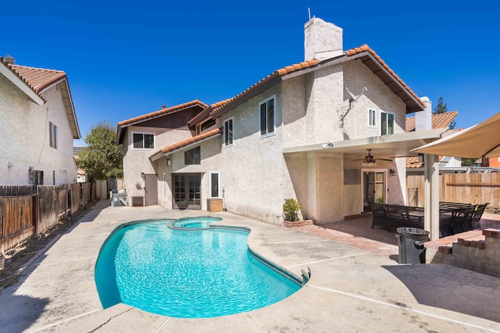 Entertaining Home w/Pool and Spa – Near Disneyland