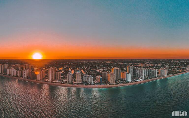 Oceanfront Resort | 40′ Balcony | 8th Floor gallery image 2