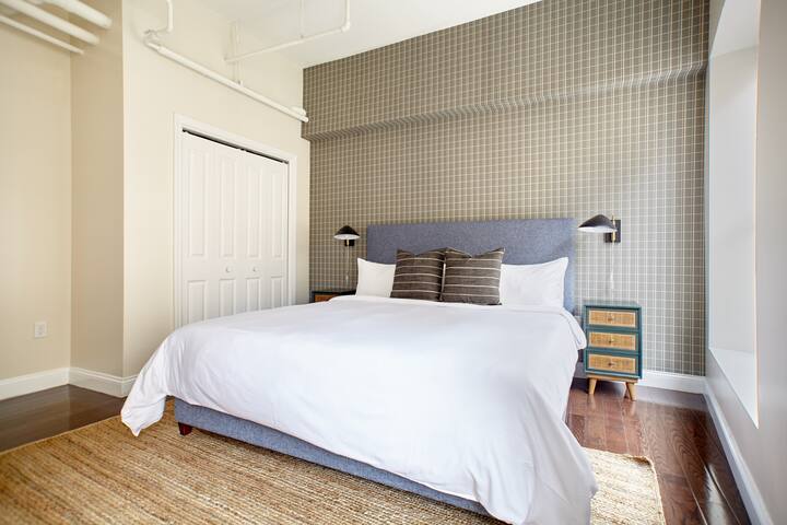 Open Air 2BR | FIDI Boston | Close to Everything! gallery image 2