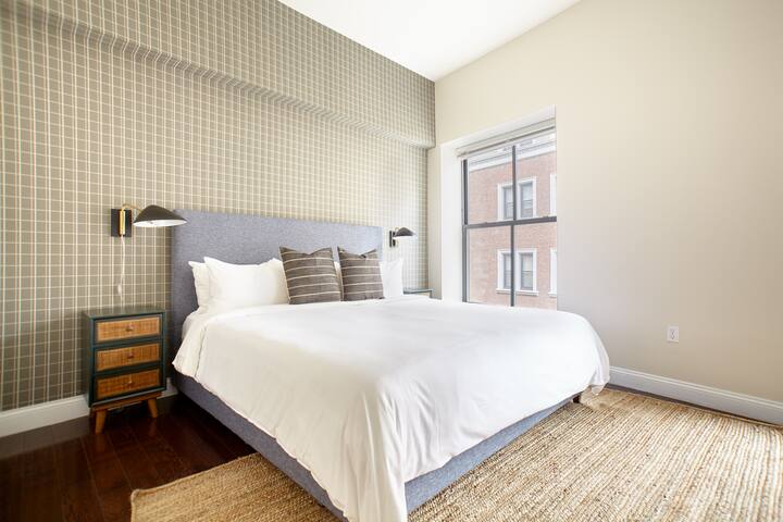 Open Air 2BR | FIDI Boston | Close to Everything! gallery image 3