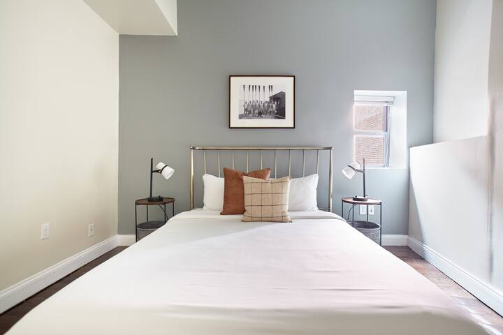 Open Air 2BR | FIDI Boston | Close to Everything! gallery image 5