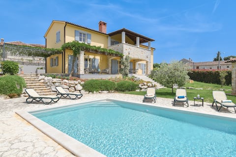 Villa Azzurra near Porec, 5 bedroom, heating pool